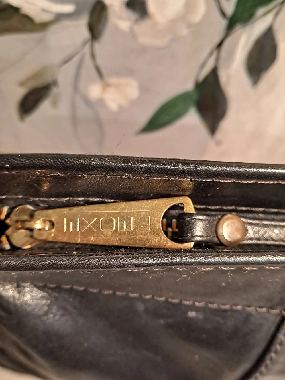 Excel Vintage Mid-century Modern 70s Black Leather Pleated Wristlet Clutch